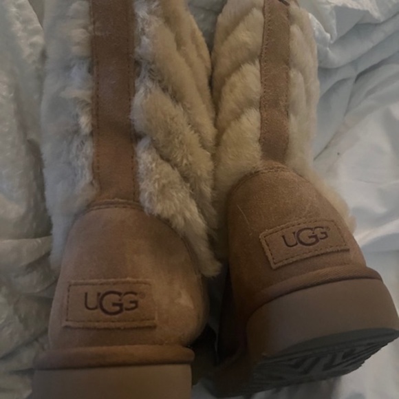 UGG Tania boots with genuine sherpa & chevron stripe detail Fits 6-7 - Picture 2 of 5